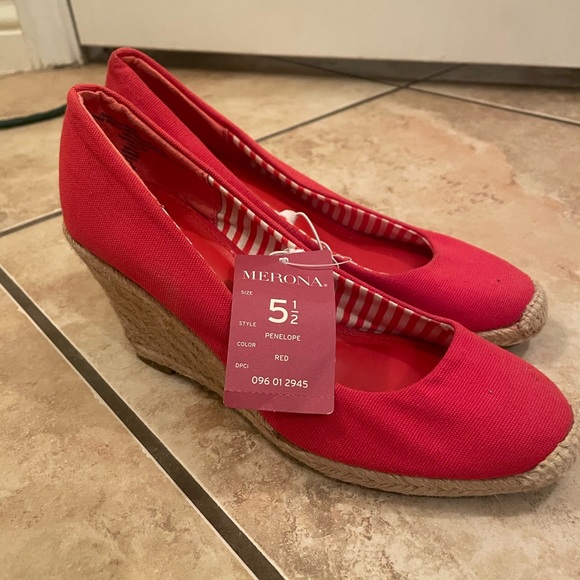 Brand new! Never been worn! Cute shoes for summer. - Picture 4 of 5